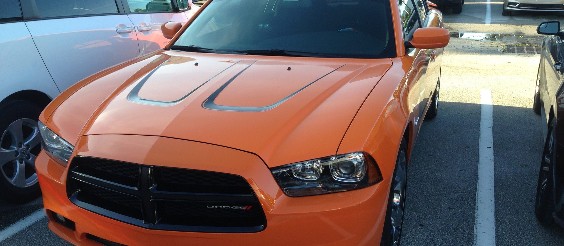 Oranje Dodge Charger